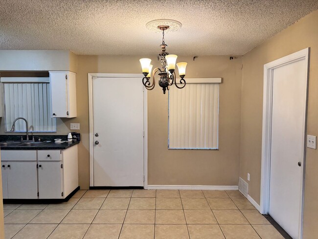 Building Photo - 3 bedroom 2 bath located just minutes from Plant St and Downtown Winter Garden