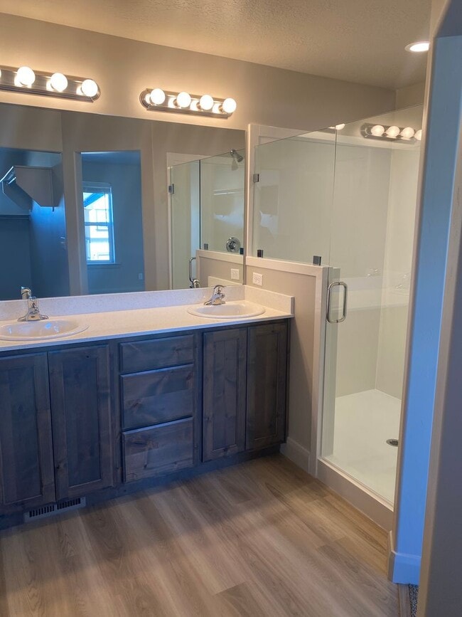 Building Photo - 3 bed 2.5 bath in  Townhome Spanish Fork