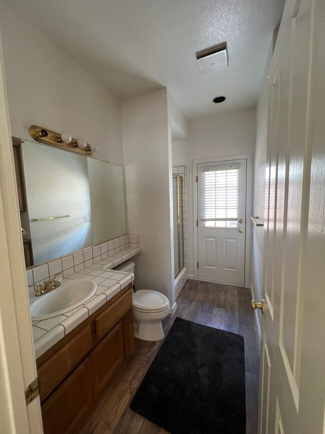 Building Photo - Single Story on Private Court in Gated Hil...