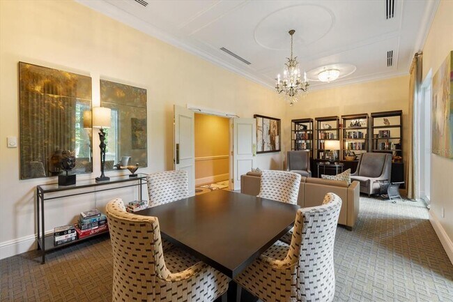 Building Photo - 800 N Tamiami Trl