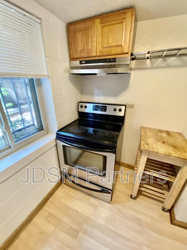 Building Photo - 2860 W 32nd Ave