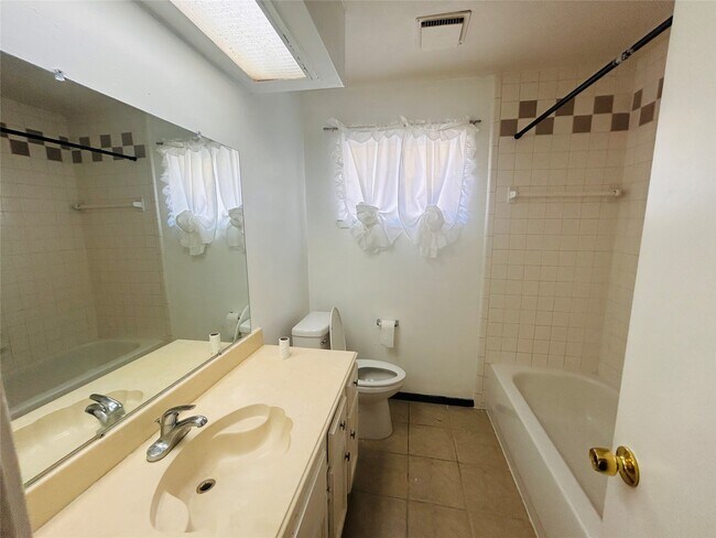 Building Photo - 10502 Long River Dr