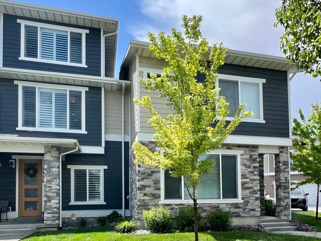 Building Photo - Beautiful Santorini Village Townhome Now A...