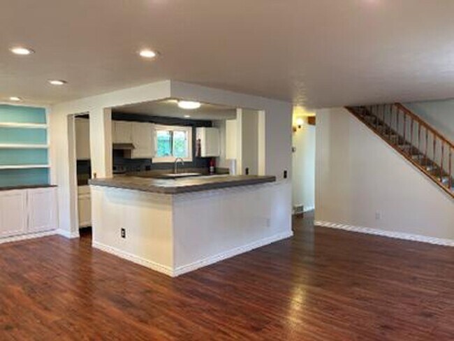 Building Photo - 3 Bed 2.5 Bath Single-Family Home on Cul-De-Sac w/ Large Fenced Backyard, Garage