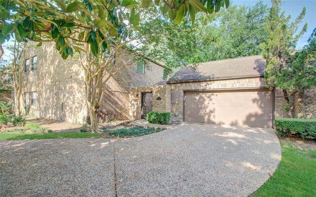 Building Photo - 6 Town Oaks Pl