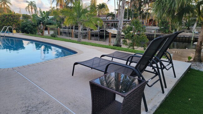 Building Photo - 1036 SW 26th Ave