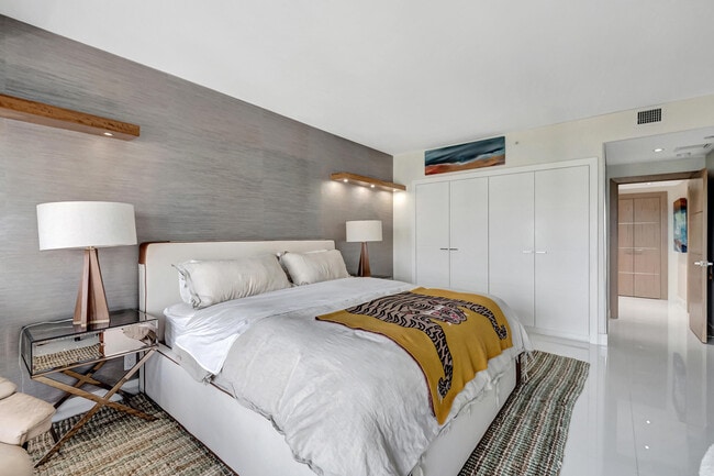 Building Photo - 4301 N Ocean Blvd