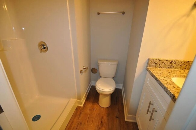 Building Photo - Spacious 2 Bedroom 2 Bathroom On the Greenway!