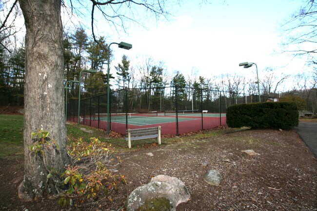 Building Photo - 7 Twin Oak Ct