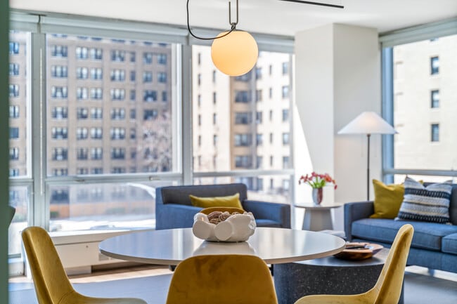 Building Photo - 340 W Diversey Pkwy