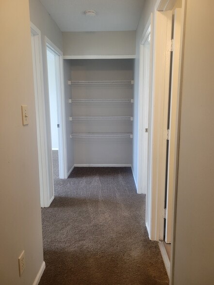 Building Photo - 2695 Four Seasons Dr