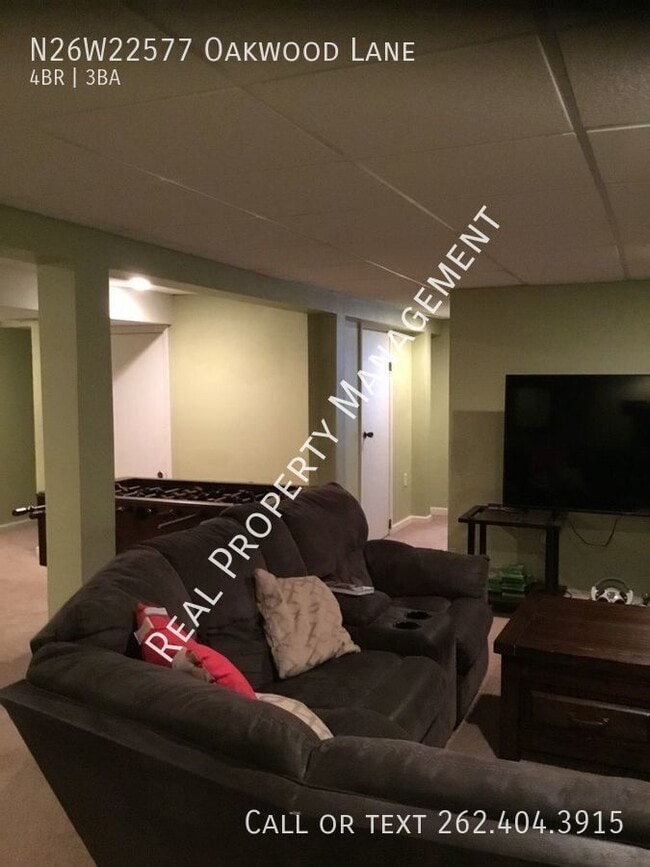 Building Photo - N26W22577 Oakwood Ln