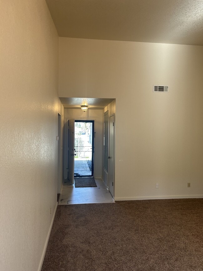 Building Photo - 2252 Southport Ln