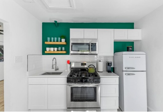 Building Photo - 626 N Hampton Rd