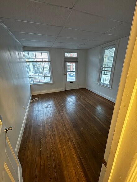 Building Photo - 340 N Franklin St