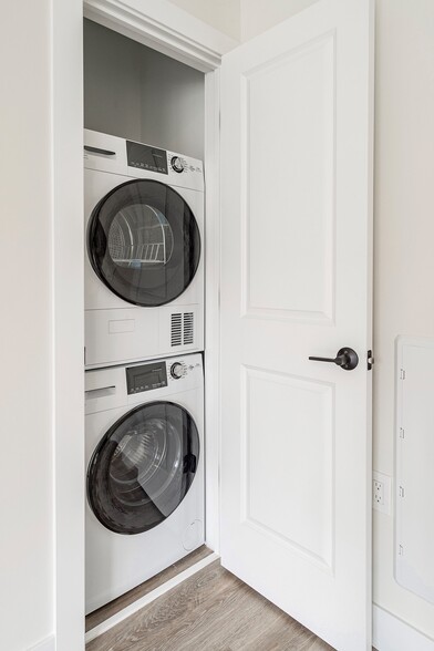 IN Unit Washer/Dryer - 275 Livingston