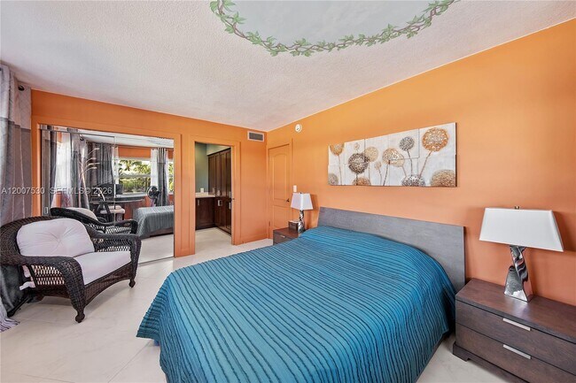 Building Photo - 470 Paradise Isle Blvd