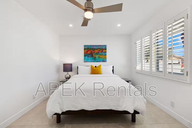 Building Photo - 945 N Buttonwillow Cir