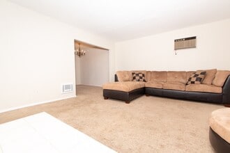 Building Photo - ***COMING SOON*** Private 2-bed/2-bath, Co...