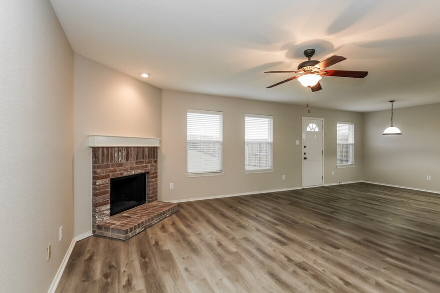 Building Photo - 2036 Godiva St