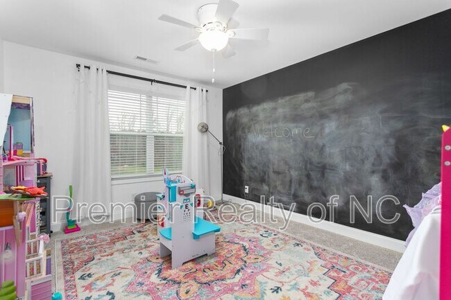 Building Photo - 1103 Magenta Way