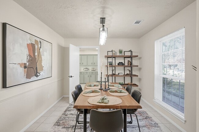 Building Photo - 607 Shenandoah Dr