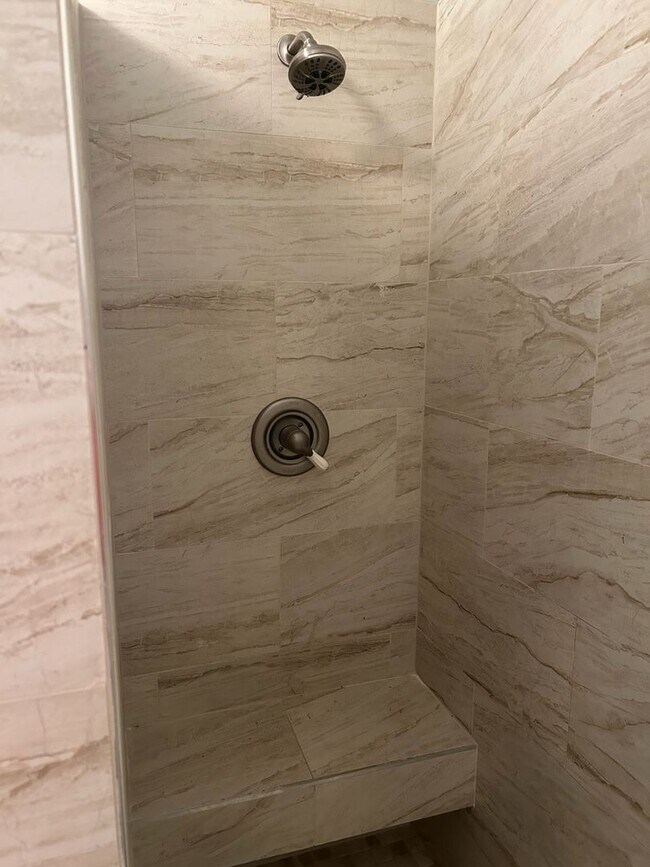 Building Photo - Furnished 4 Bedroom 3 Bath House in Kimberling City, MO with 2 car garage-Seasonal Lake View