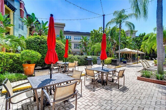 Building Photo - 2410 W Azeele St