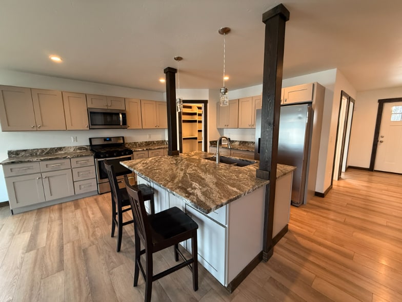 Building Photo - 240 Triple Creek Dr