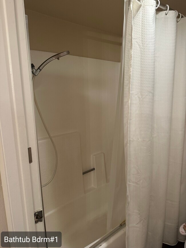 Building Photo - 5565 Canoga Ave