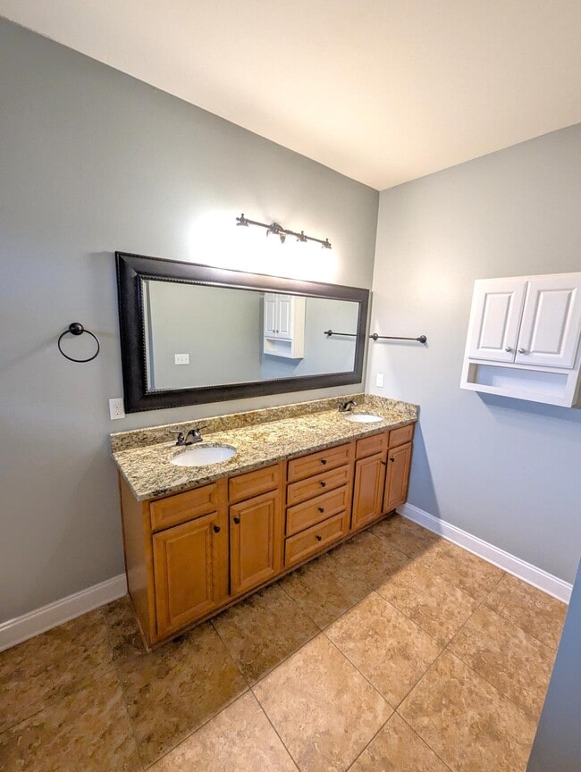 Building Photo - 116 Alder Ave SE