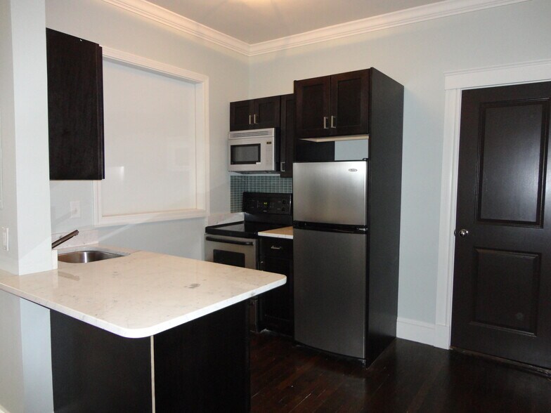 Building Photo - 111 Jersey St