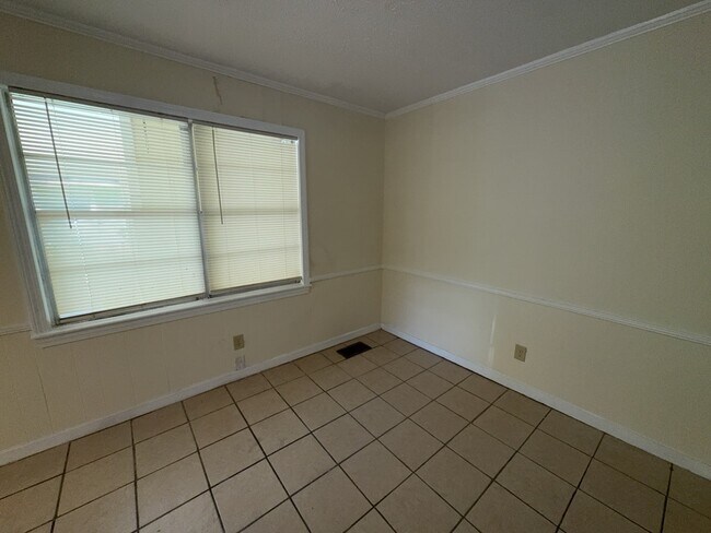 Building Photo - 3158 Peterson Dr