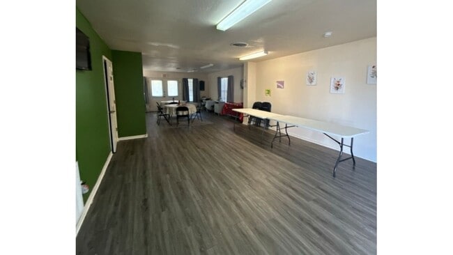 Building Photo - 516 Laredo St