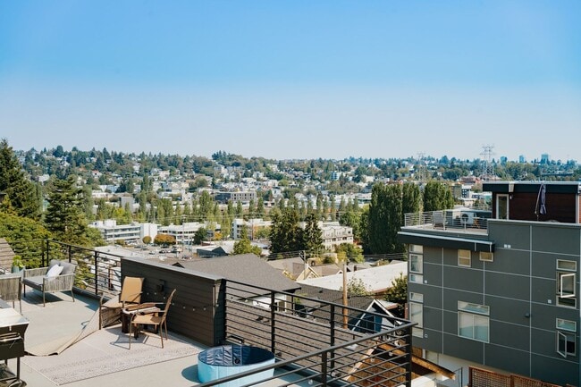 Building Photo - Modern 3 Bed, 3.5 Bath Townhouse for Rent