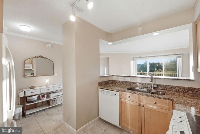 Building Photo - 3101 N Hampton Dr