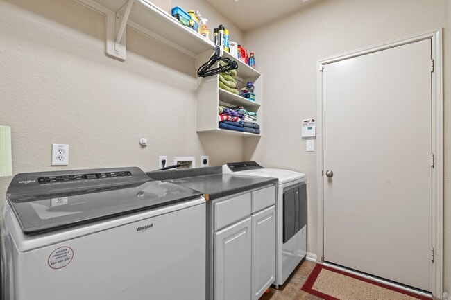 Building Photo - 14402 Hazeldale Dr