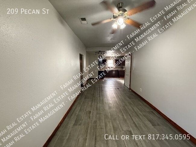 Building Photo - 209 Pecan St