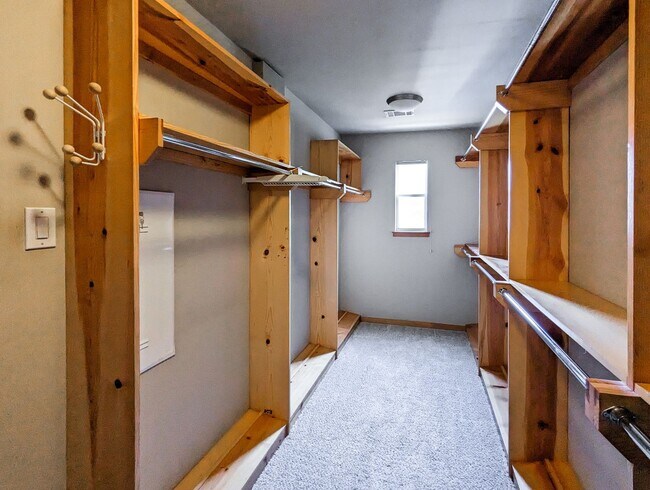 Building Photo - 444 Oxford St