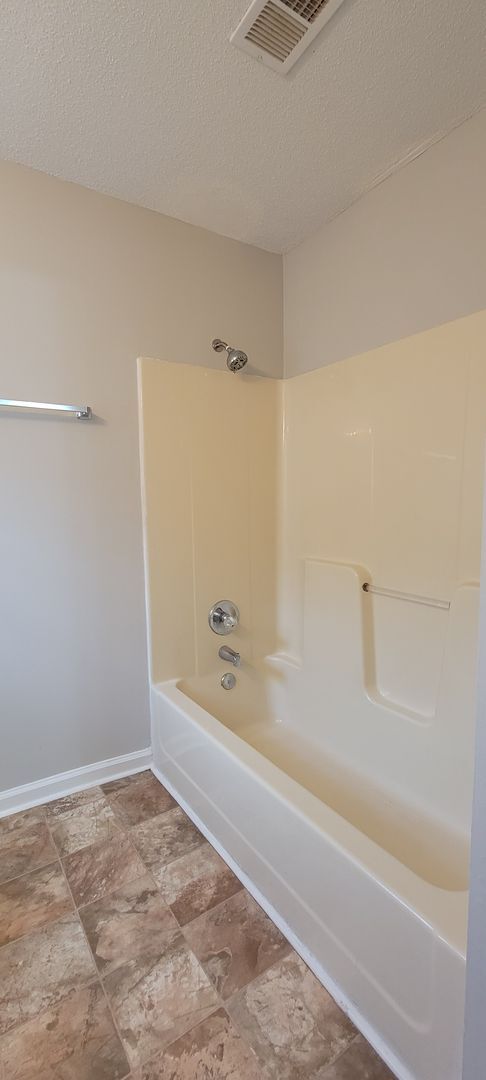 Building Photo - AFFORDABLE AND SPACIOUS
