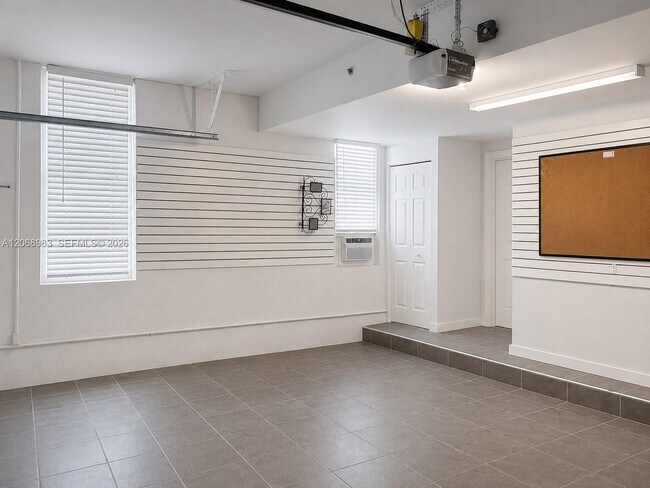 Building Photo - 2069 S Ocean Dr