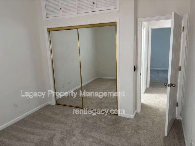 Building Photo - 3031 Daggett Dr