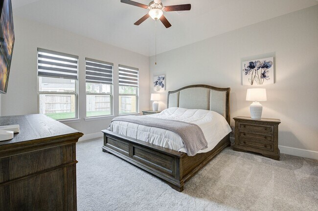 Building Photo - 21820 Enchanted Rock Dr N