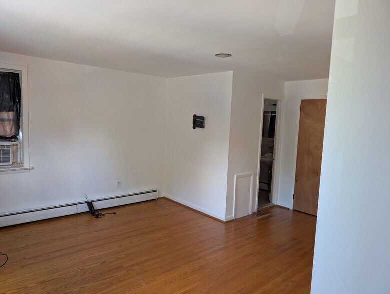 Building Photo - 6649 Hegerman St