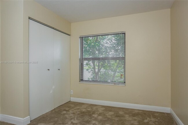 Building Photo - 5927 Ithaca Cir W