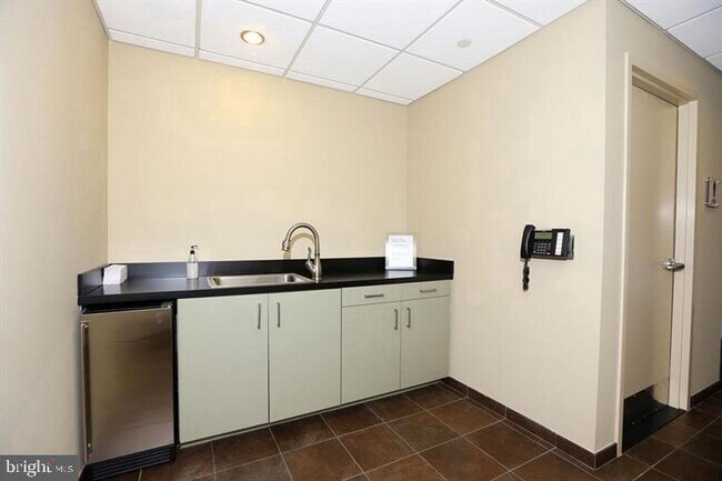 Building Photo - 1025 1st St SE