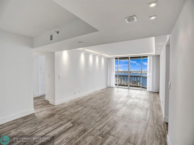 Building Photo - 1000 W Island Blvd