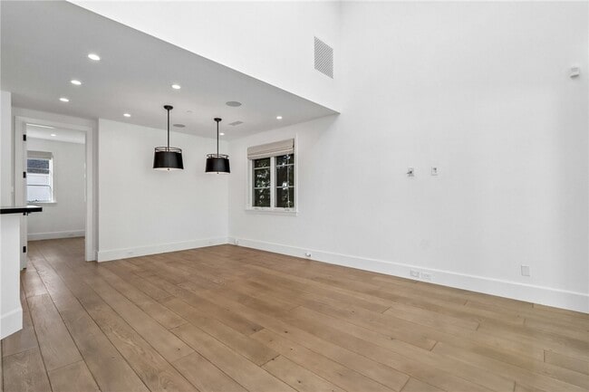 Building Photo - 617 Narcissus Ave