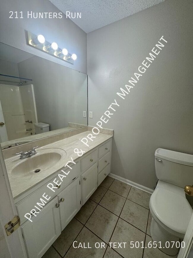 Building Photo - 211 Hunters Run