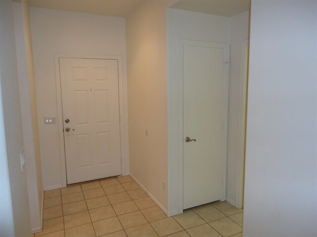 Building Photo - 2852 E Devon Ct